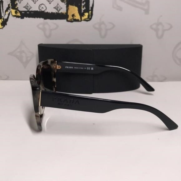 New Authentic Prada SPR 24X UAO-0A7 Women’s Sunglasses – Leopard Print - Picture 7 of 11